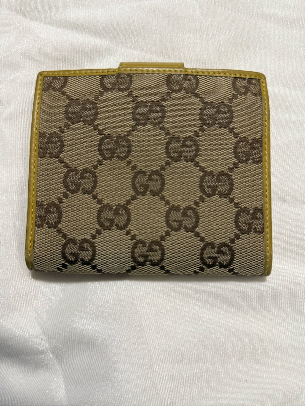 Gucci Beige GG Canvas Wallet with Yellow Trim. Includes shopping bag - Picture 2 of 9